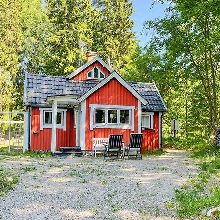Cozy Home In Oerebro With Wifi Екстер'єр фото