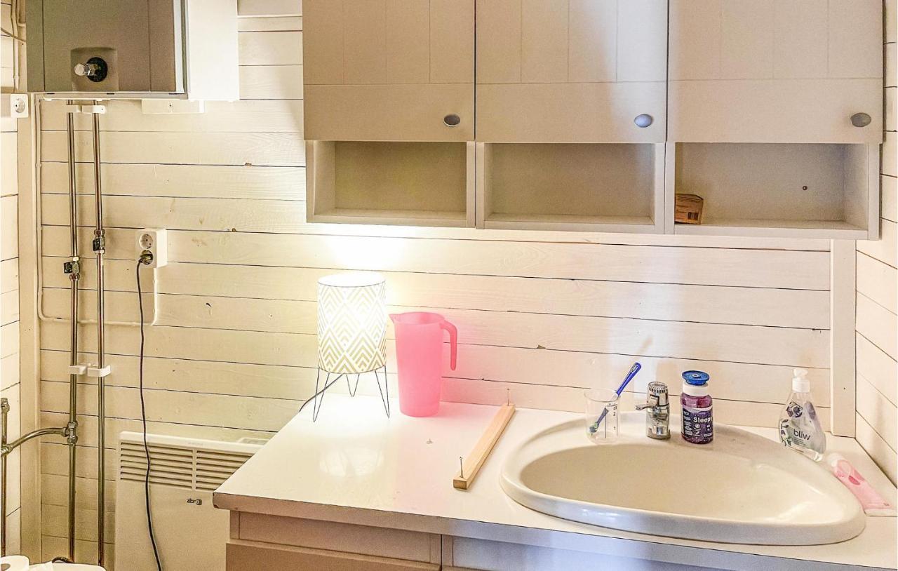 Cozy Home In Oerebro With Wifi Екстер'єр фото