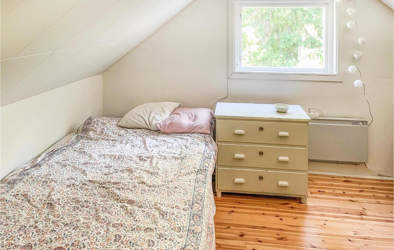 Cozy Home In Oerebro With Wifi Екстер'єр фото