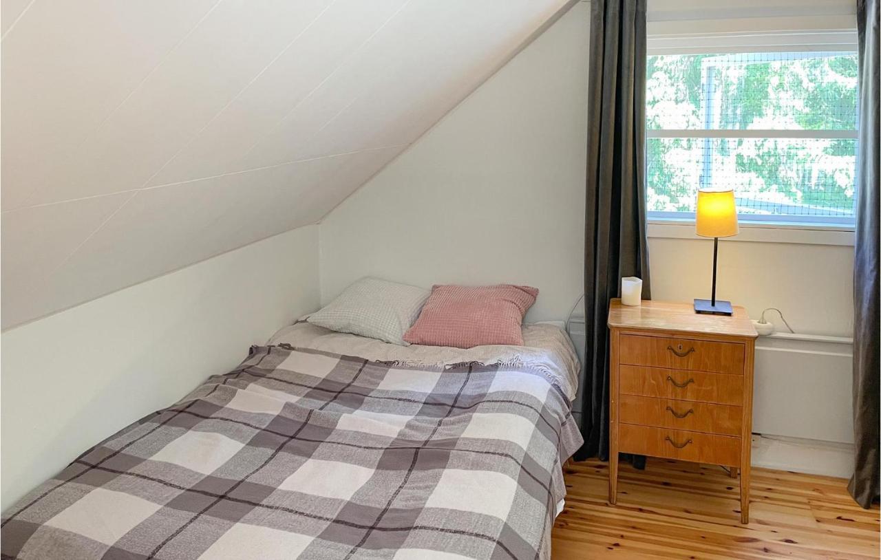 Cozy Home In Oerebro With Wifi Екстер'єр фото