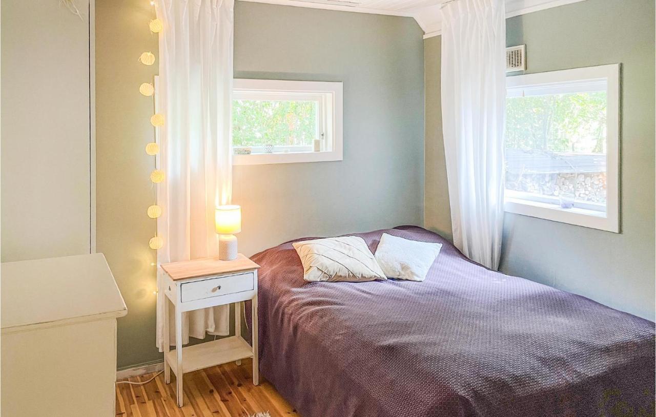 Cozy Home In Oerebro With Wifi Екстер'єр фото