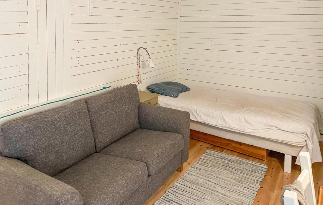 Cozy Home In Oerebro With Wifi Екстер'єр фото