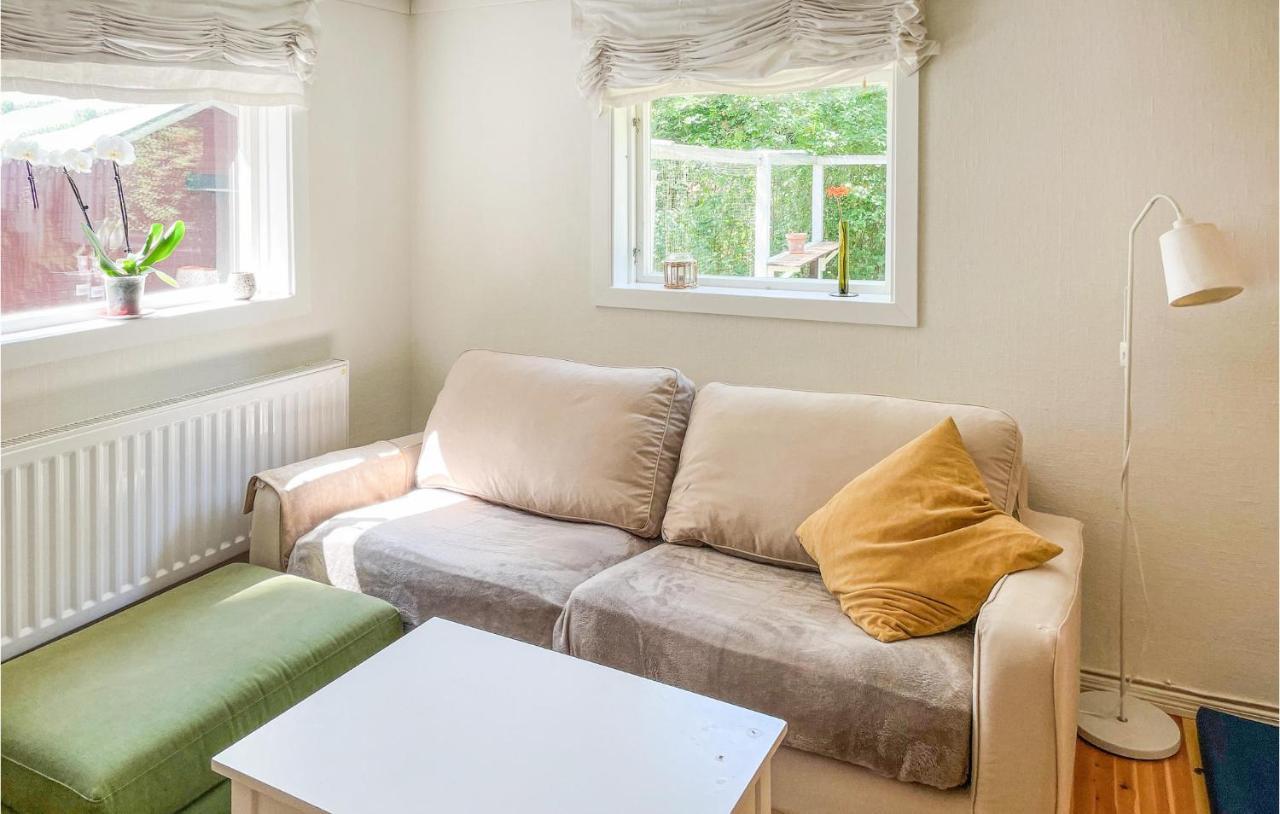 Cozy Home In Oerebro With Wifi Екстер'єр фото