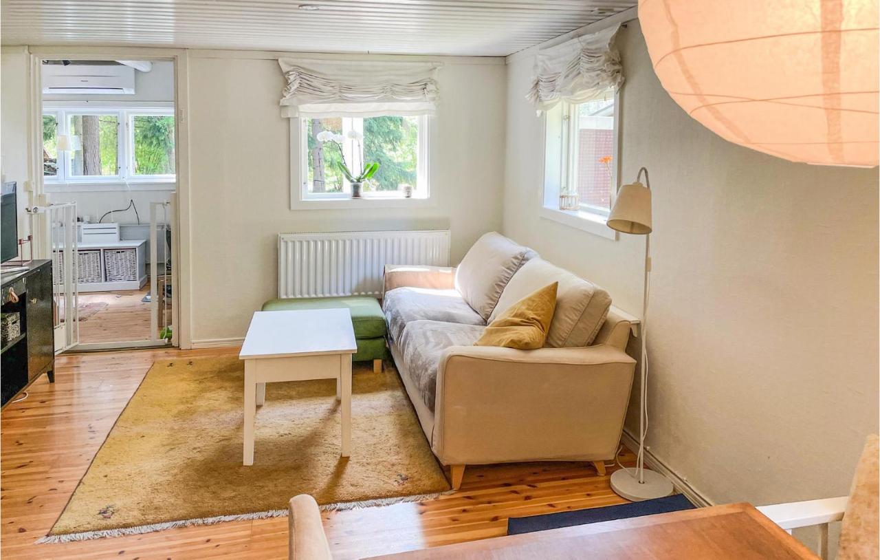 Cozy Home In Oerebro With Wifi Екстер'єр фото
