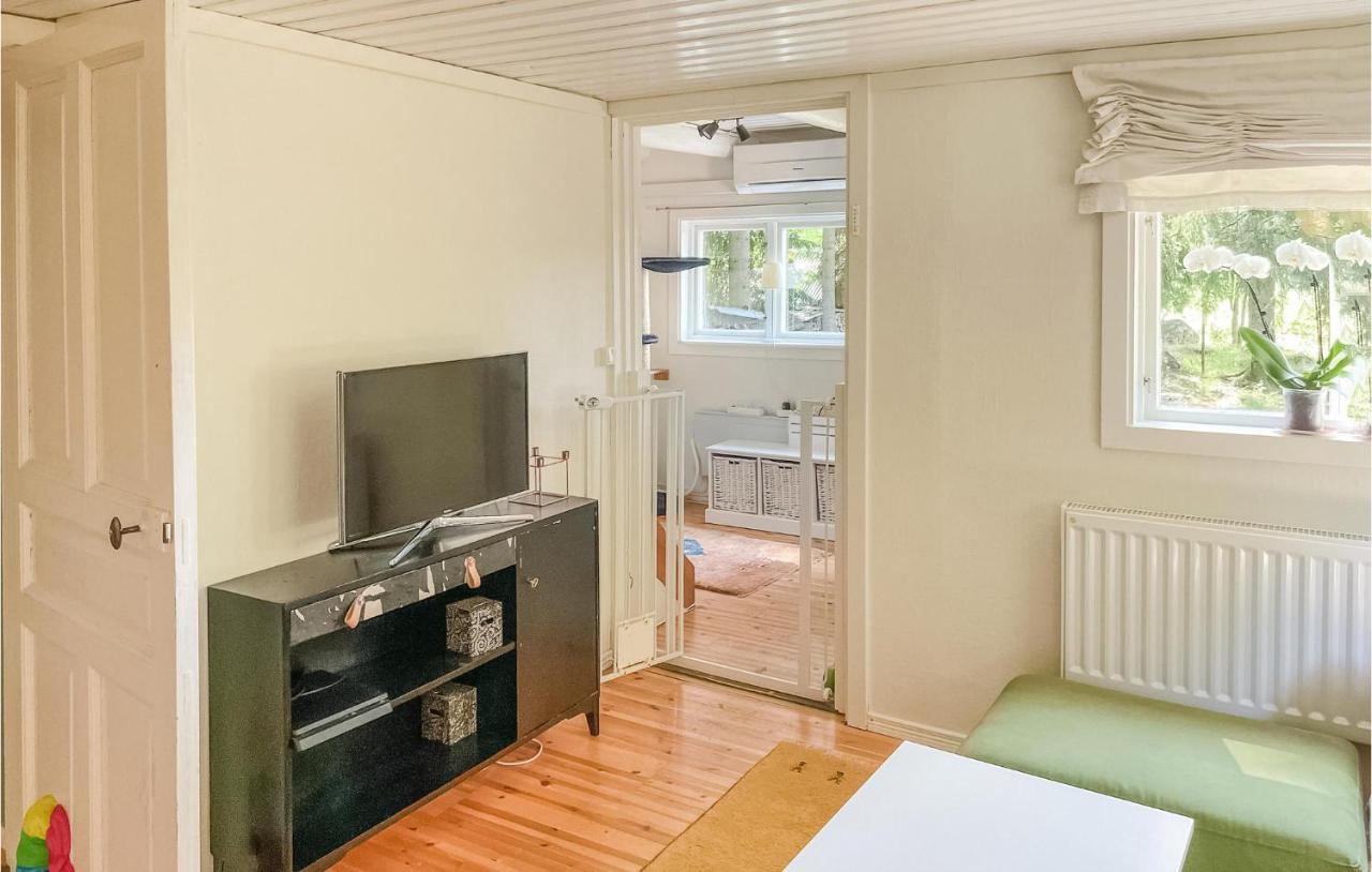 Cozy Home In Oerebro With Wifi Екстер'єр фото
