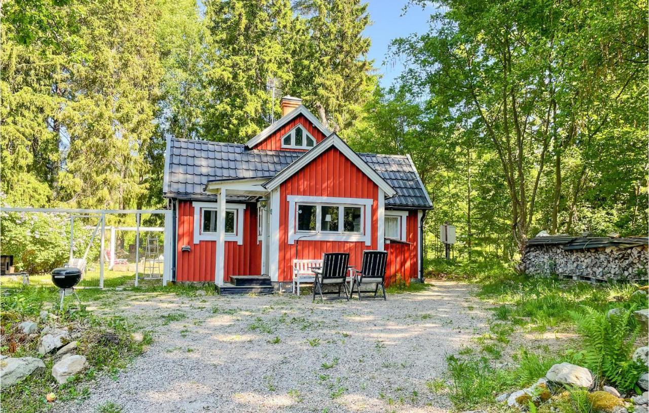 Cozy Home In Oerebro With Wifi Екстер'єр фото