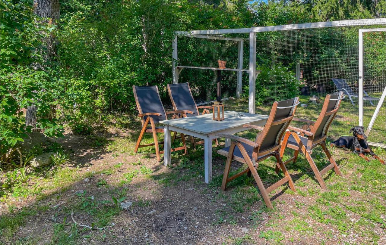 Cozy Home In Oerebro With Wifi Екстер'єр фото